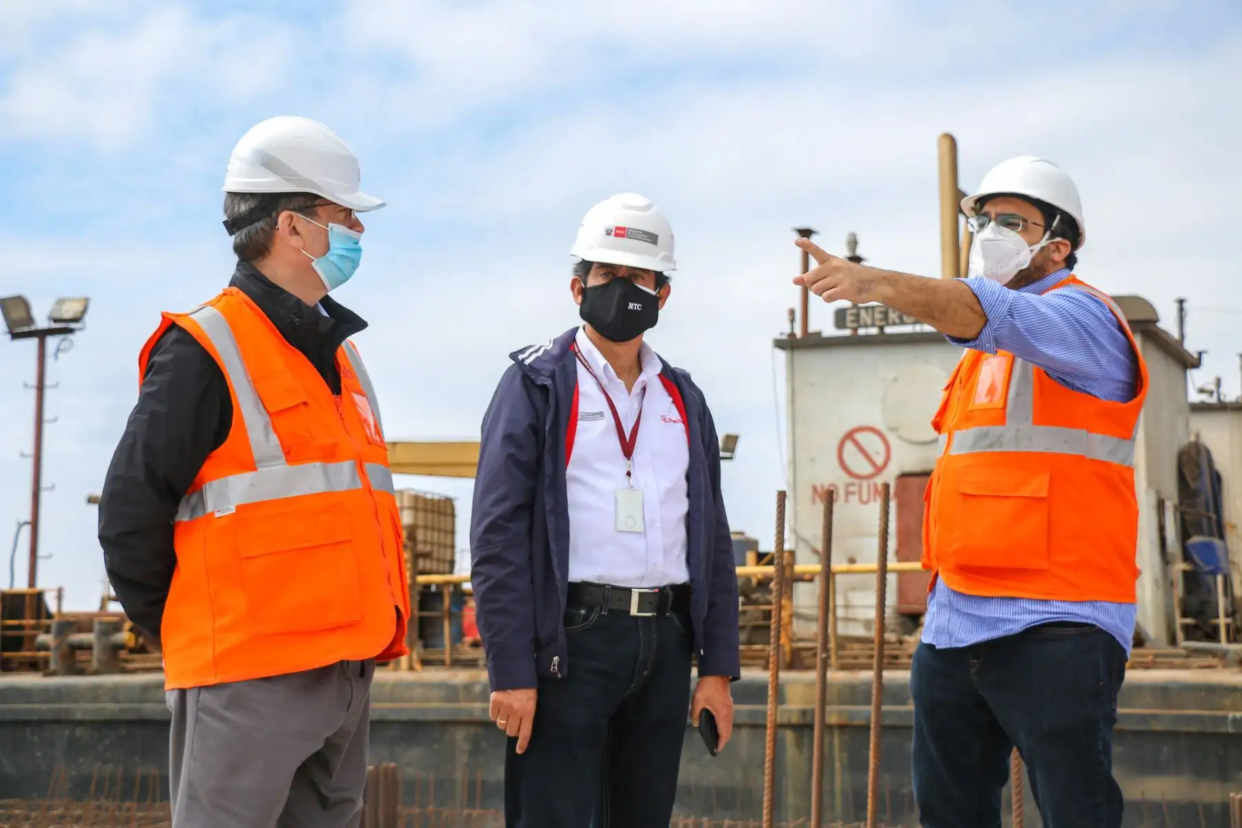 Los trabajos de modernización del puerto de Paracas están otra vez en marcha. El titular del Ministerio de Transportes y Comunicaciones, Carlos Lozada, supervisó el reinicio de la obra, en la cual se invertirá USD 34.9 millones, entre los meses de junio a diciembre de 2020. 
Foto: ANDINA/MTC
