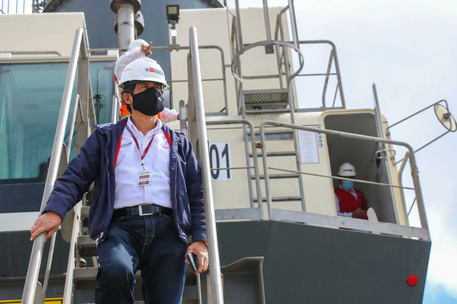 Los trabajos de modernización del puerto de Paracas están otra vez en marcha. El titular del Ministerio de Transportes y Comunicaciones, Carlos Lozada, supervisó el reinicio de la obra, en la cual se invertirá USD 34.9 millones, entre los meses de junio a diciembre de 2020. 
Foto: ANDINA/MTC