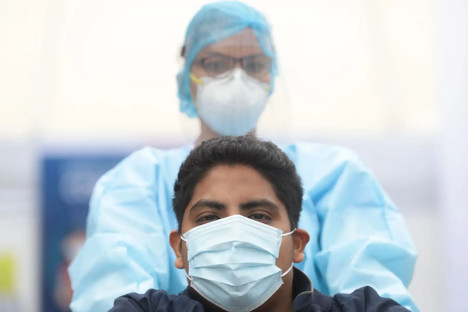 Un total de 19 pacientes, quienes permanecían internados en el Centro de Aislamiento Villa Mongrut de EsSalud, en San Miguel, lograron su alta médica tras superar el COVID-19. Foto: ANDINA/EsSalud
