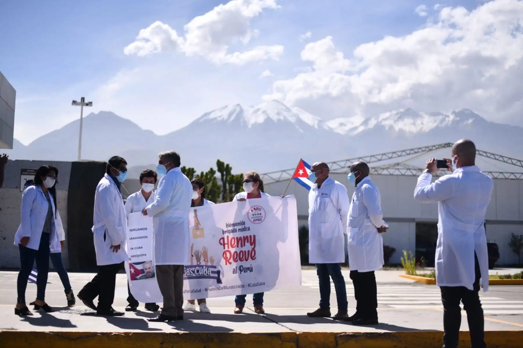 Son 26 médicos que estarán en suelo arequipeño durante 90 días. El equipo está conformado por enfermeras,  médicos con especialidades en epidemiología, intensivistas, internistas, entre otros. Foto: ANDINA/Difusión
