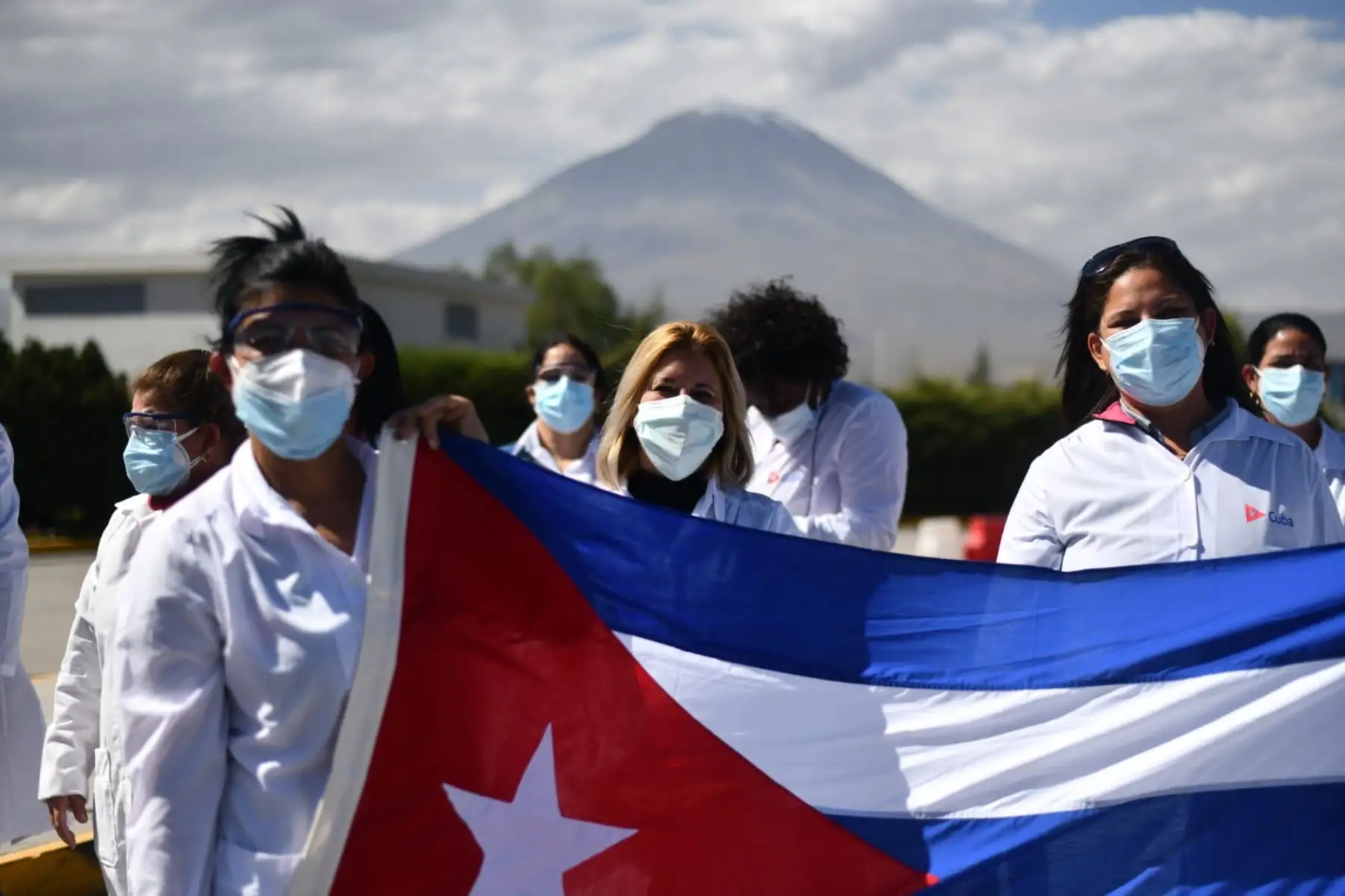 Son 26 médicos que estarán en suelo arequipeño durante 90 días. El equipo está conformado por enfermeras,  médicos con especialidades en epidemiología, intensivistas, internistas, entre otros. Foto: ANDINA/Difusión