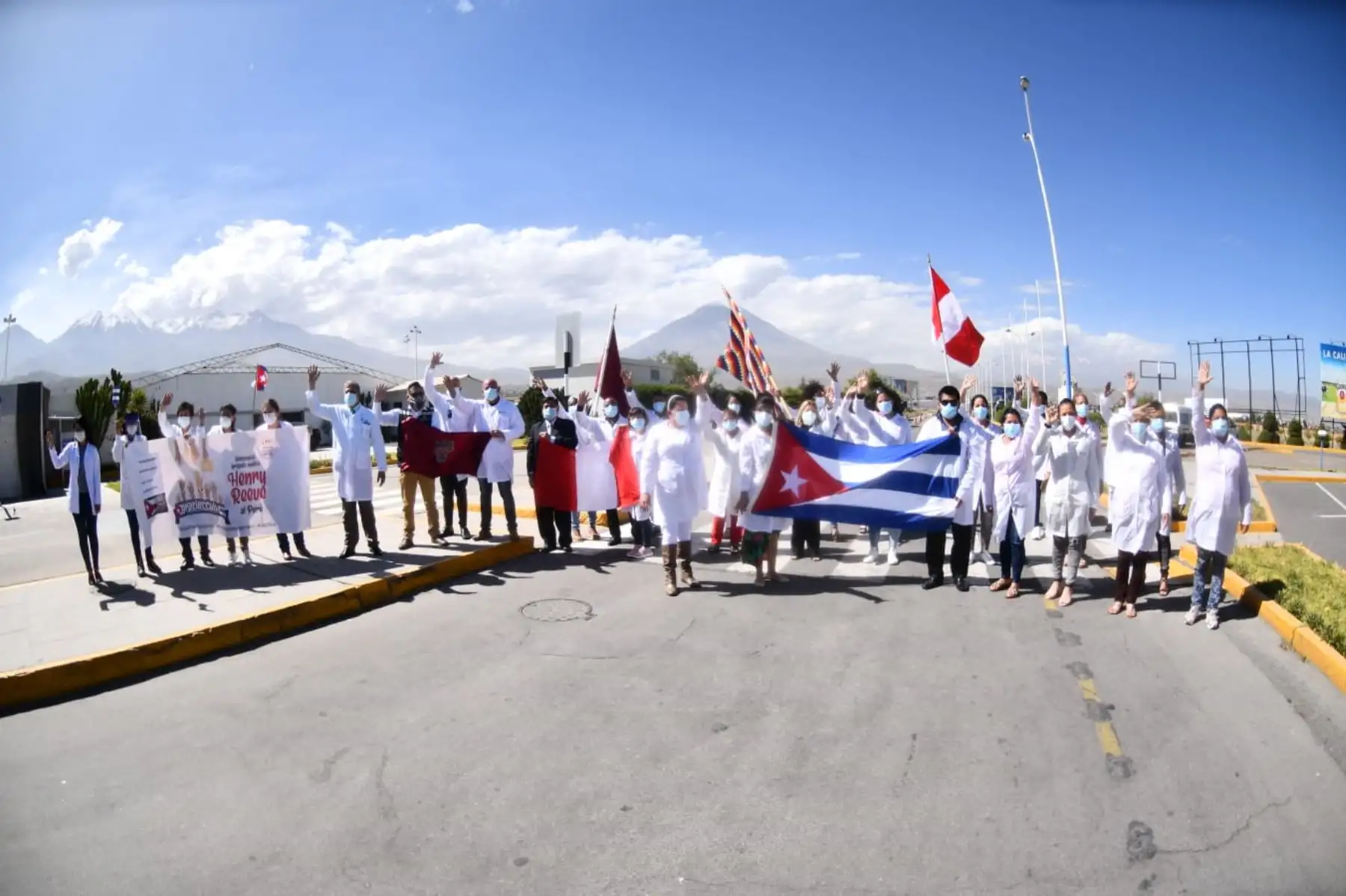 Son 26 médicos que estarán en suelo arequipeño durante 90 días. El equipo está conformado por enfermeras,  médicos con especialidades en epidemiología, intensivistas, internistas, entre otros. Foto: ANDINA/Difusión