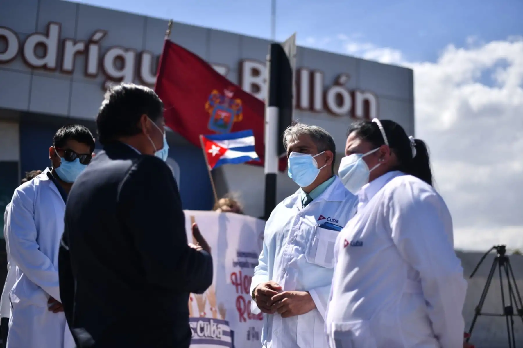 Son 26 médicos que estarán en suelo arequipeño durante 90 días. El equipo está conformado por enfermeras,  médicos con especialidades en epidemiología, intensivistas, internistas, entre otros. Foto: ANDINA/Difusión