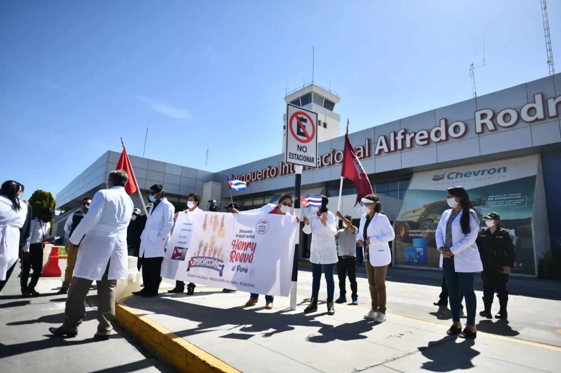 Son 26 médicos que estarán en suelo arequipeño durante 90 días. El equipo está conformado por enfermeras,  médicos con especialidades en epidemiología, intensivistas, internistas, entre otros. Foto: ANDINA/Difusión