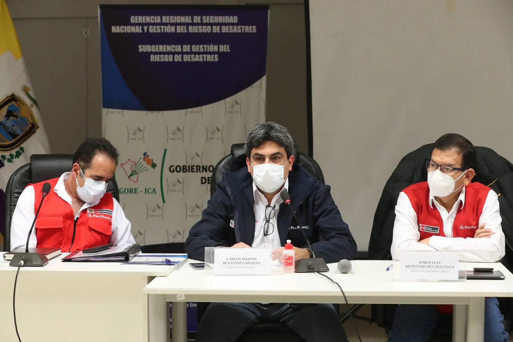 El titular de la PCM, Vicente Zeballos, junto a los ministros del Mininter, Minagri, Minedu, MIMP y viceministro del Minsa, participaron en la sesión de trabajo del Comando Covid-19 Ica, donde se realizó un balance de las medidas adoptadas para mejorar el manejo de la pandemia. Foto: ANDINA/PCM