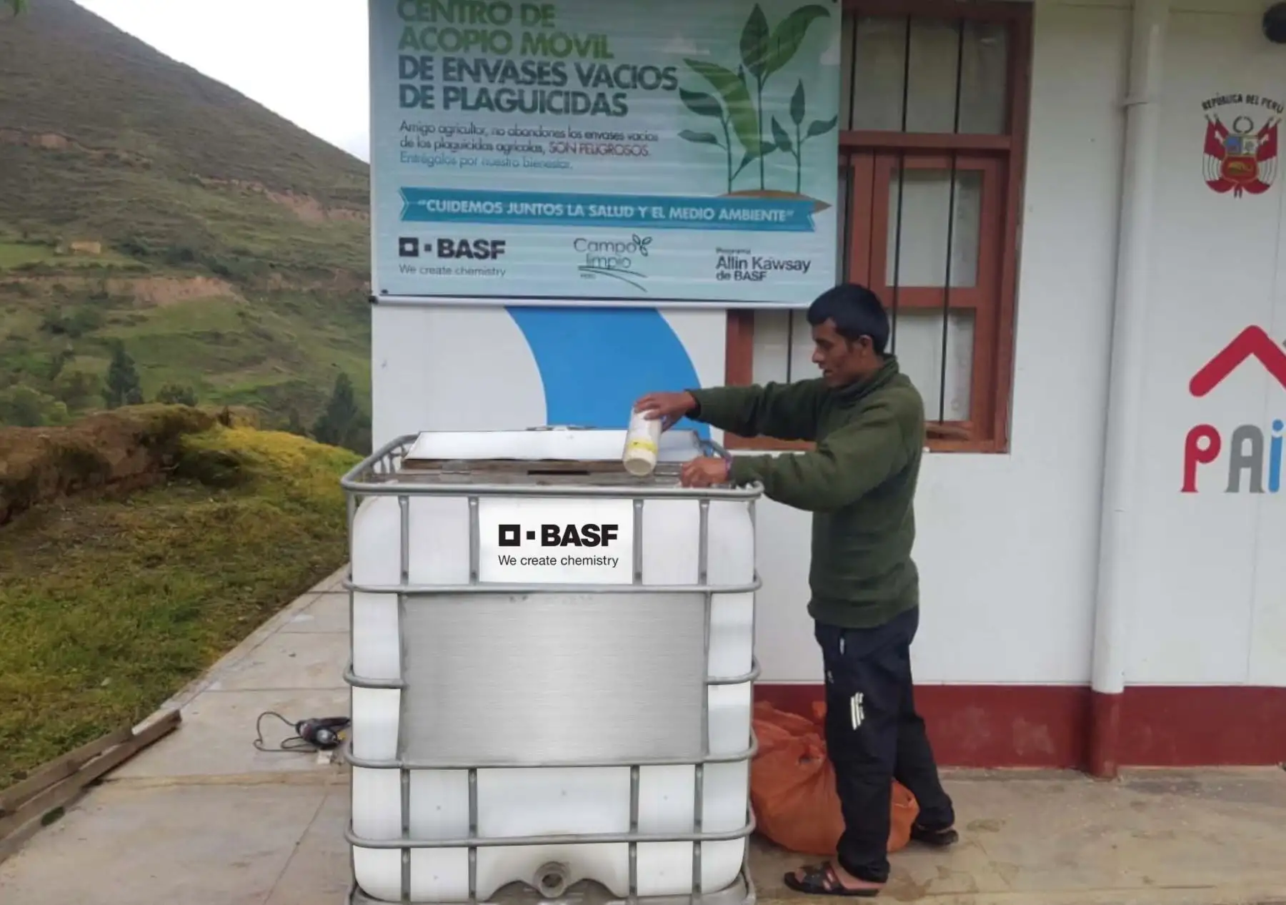 Recolectan más de 50,000 envases de plásticos de campos de cultivo de Huánuco.