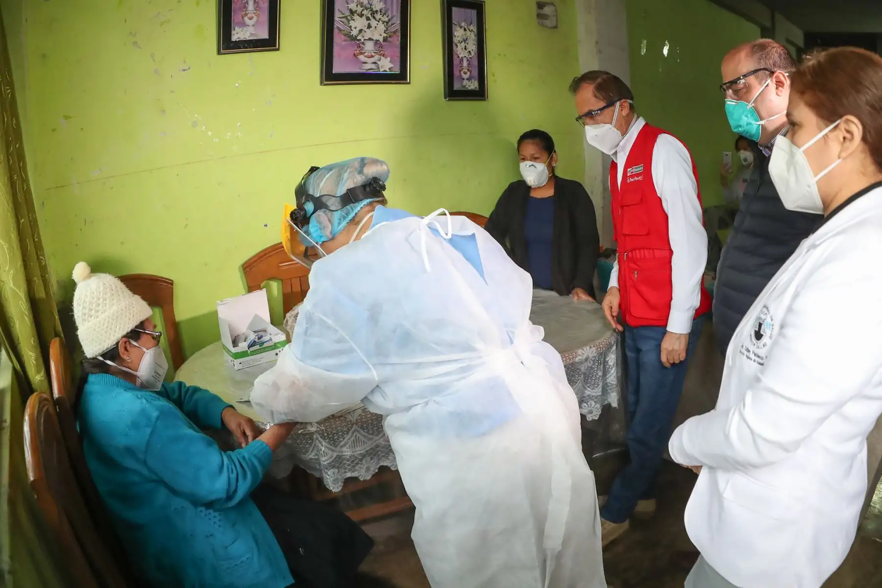 El MInistro de Defensa Walter Martos y la Dirección Regional de Salud del Callao supervisan la realización del programa ‘Tayta