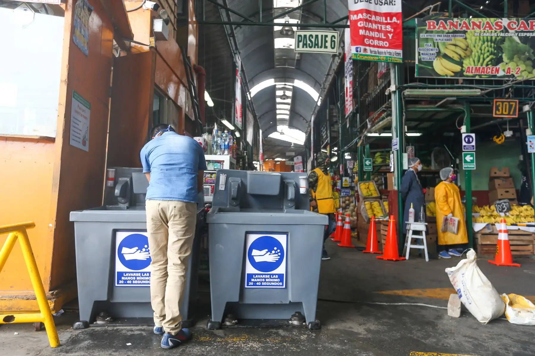 El Mercado Mayorista de Frutas de la Victoria, atiende al público con protocolos de seguridad. Foto: ANDINA/ Jhonel Rodríguez Robles