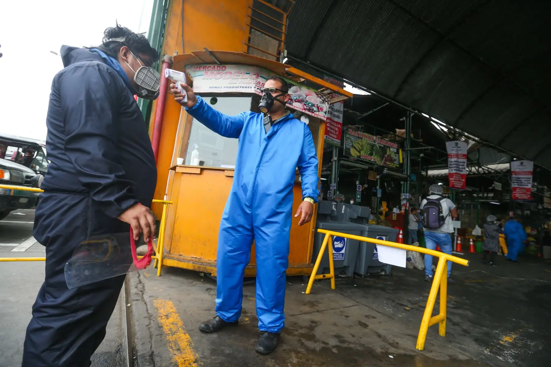 El Mercado Mayorista de Frutas de la Victoria, atiende al público con protocolos de seguridad. Foto: ANDINA/ Jhonel Rodríguez Robles