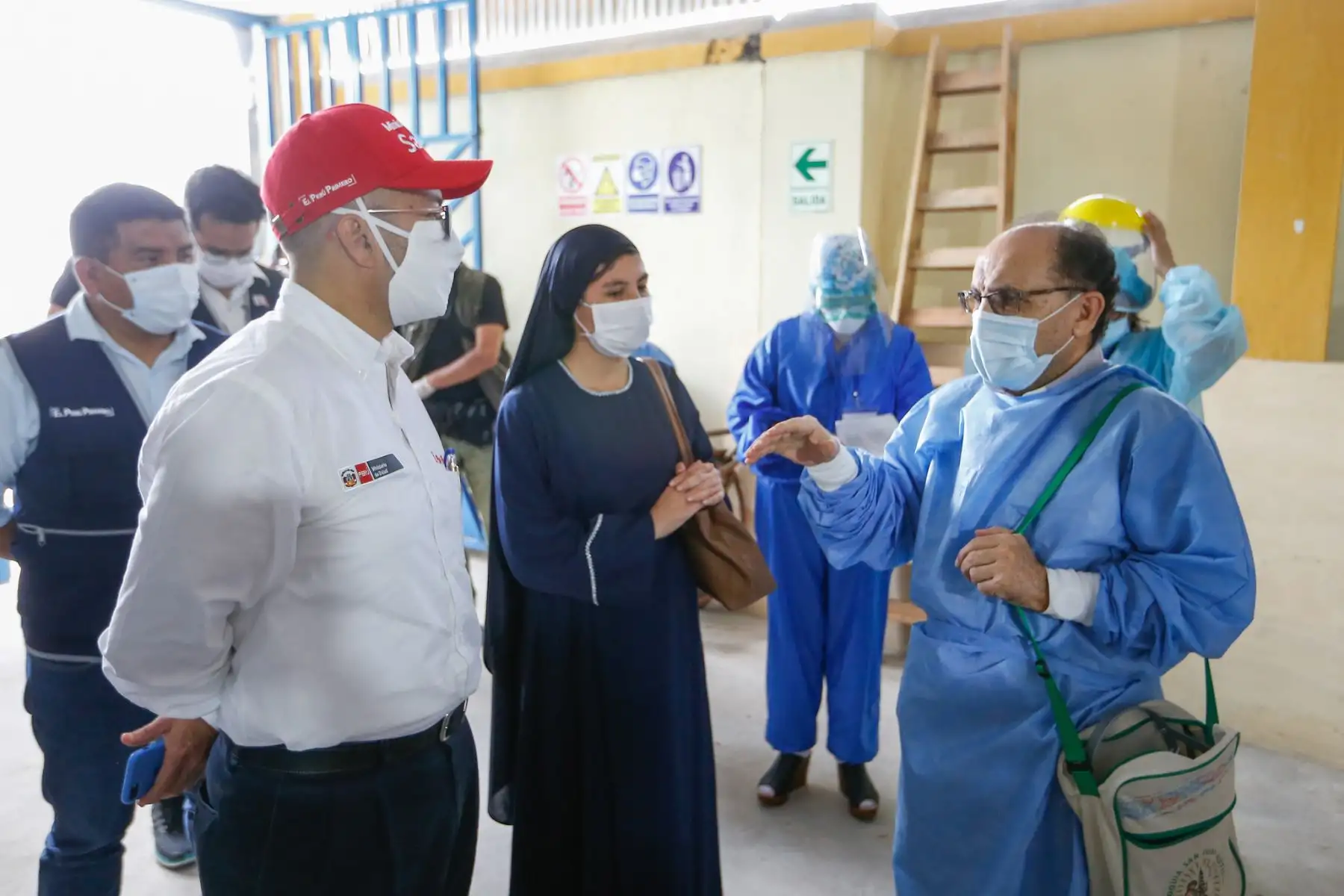 El ministro de Salud Víctor Zamora realizó una visita de supervisión de la instalación de la planta de oxigeno en el Hospital Regional de Loreto.

Foto: MINSA