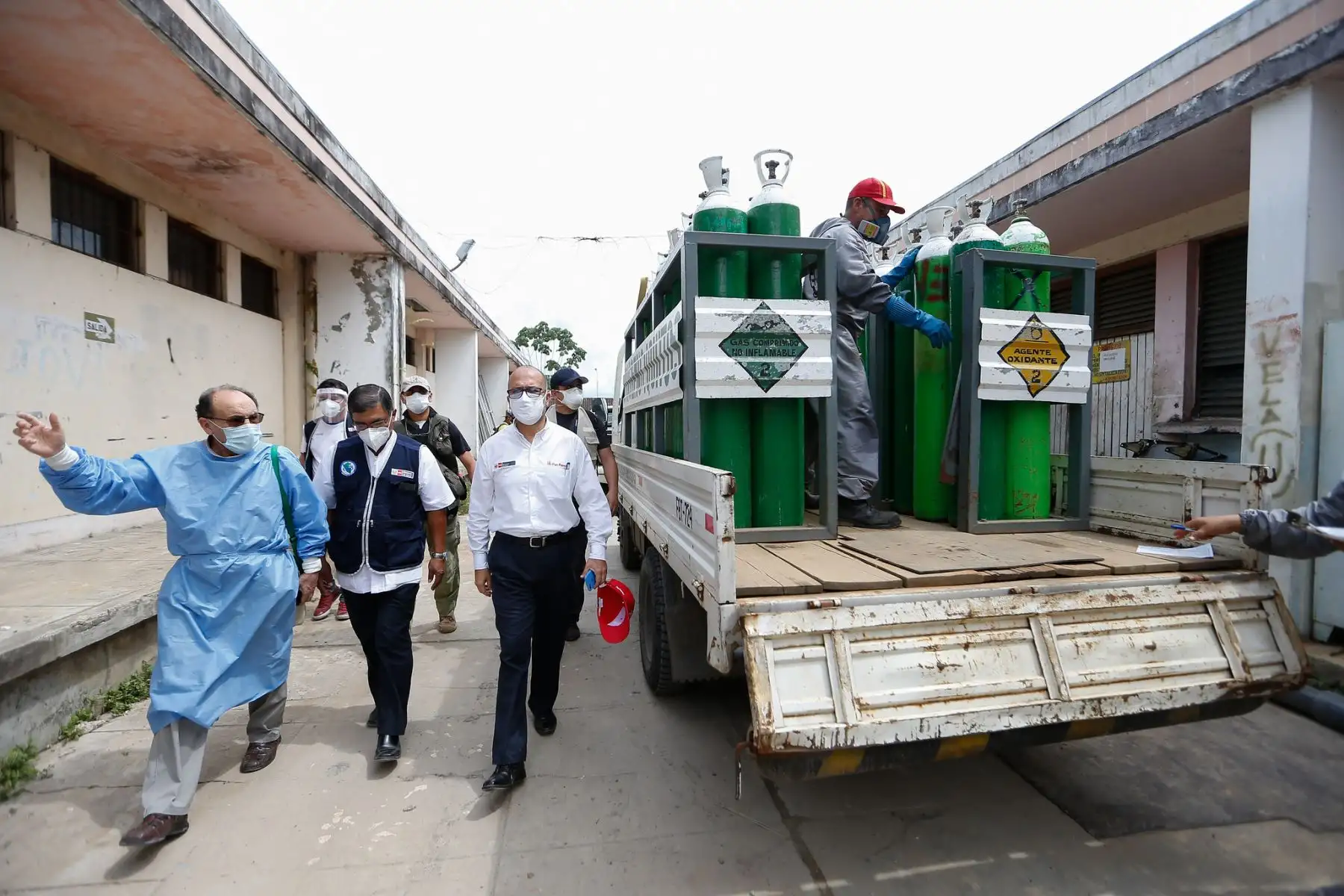 El ministro de Salud Víctor Zamora realizó una visita de supervisión de la instalación de la planta de oxigeno en el Hospital Regional de Loreto.

Foto: MINSA