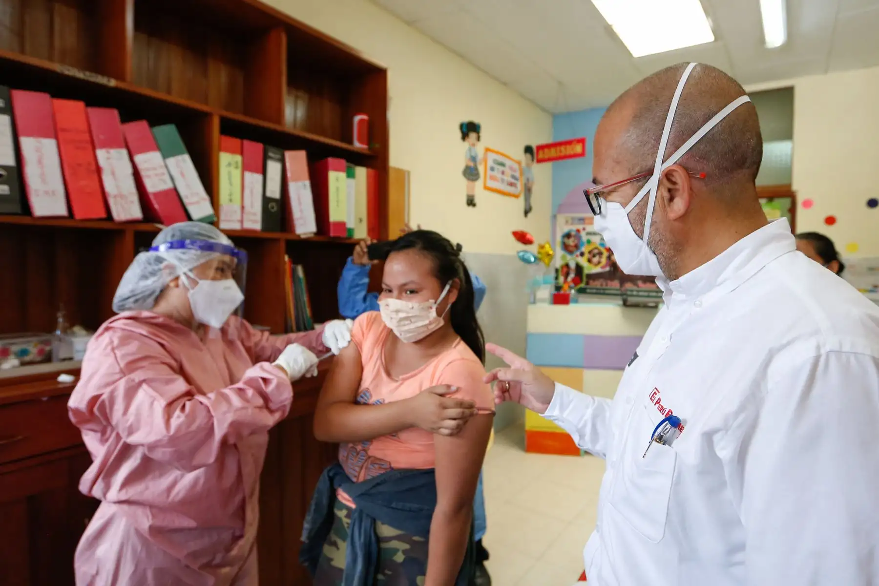 El ministro de Salud Víctor Zamora realizó una visita al Centro de Salud de Servicios Diferenciados para Adolescentes América.

Foto: MINSA
