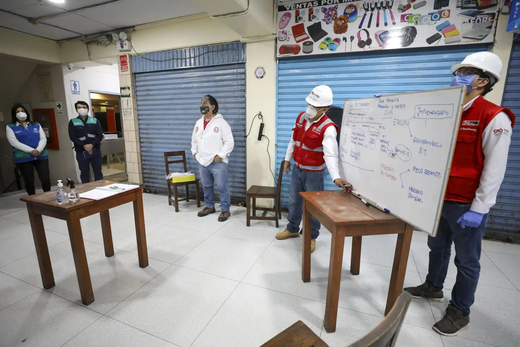 Municipalidad de Lima y el Ministerio de la Producción  inspeccionan galerías de Mercado Central, Mesa Redonda y Las Malvinas.
Foto: Municipalidad de Lima