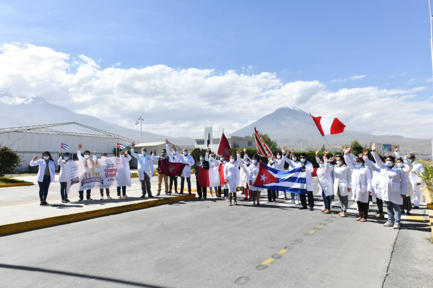 Delegación de médicos cubanos llegaron a Arequipa para atender pacientes covid-19. Foto: Gobierno Regional de Arequipa