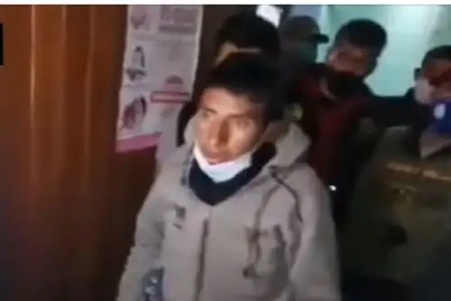 Sus progenitores sostienen que su hijo no está normal, pues no muestra alegría ni optimismo, como es su forma de ser.