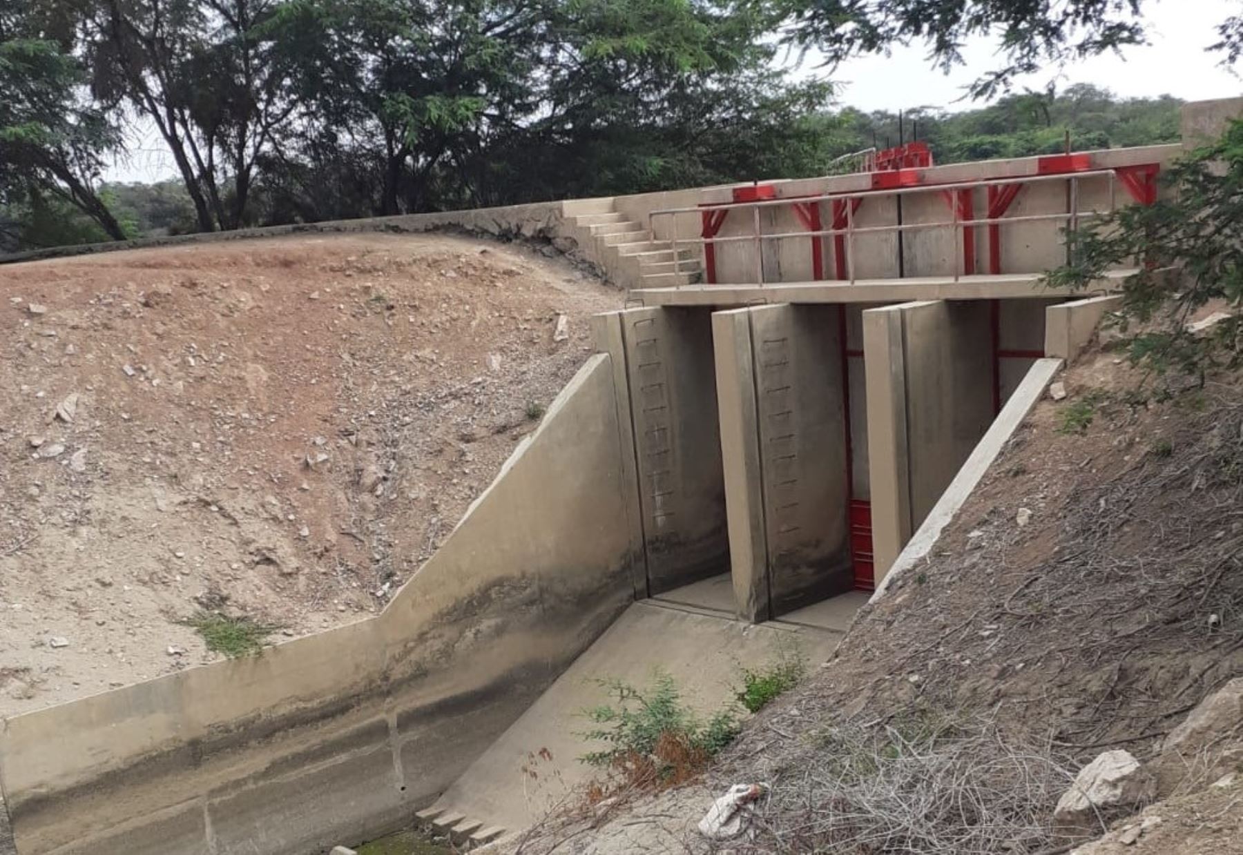 Ministerio de Agricultura invertirá más de S/ 4 millones en obras de mejoramiento de los canales de riego de Lambayeque.