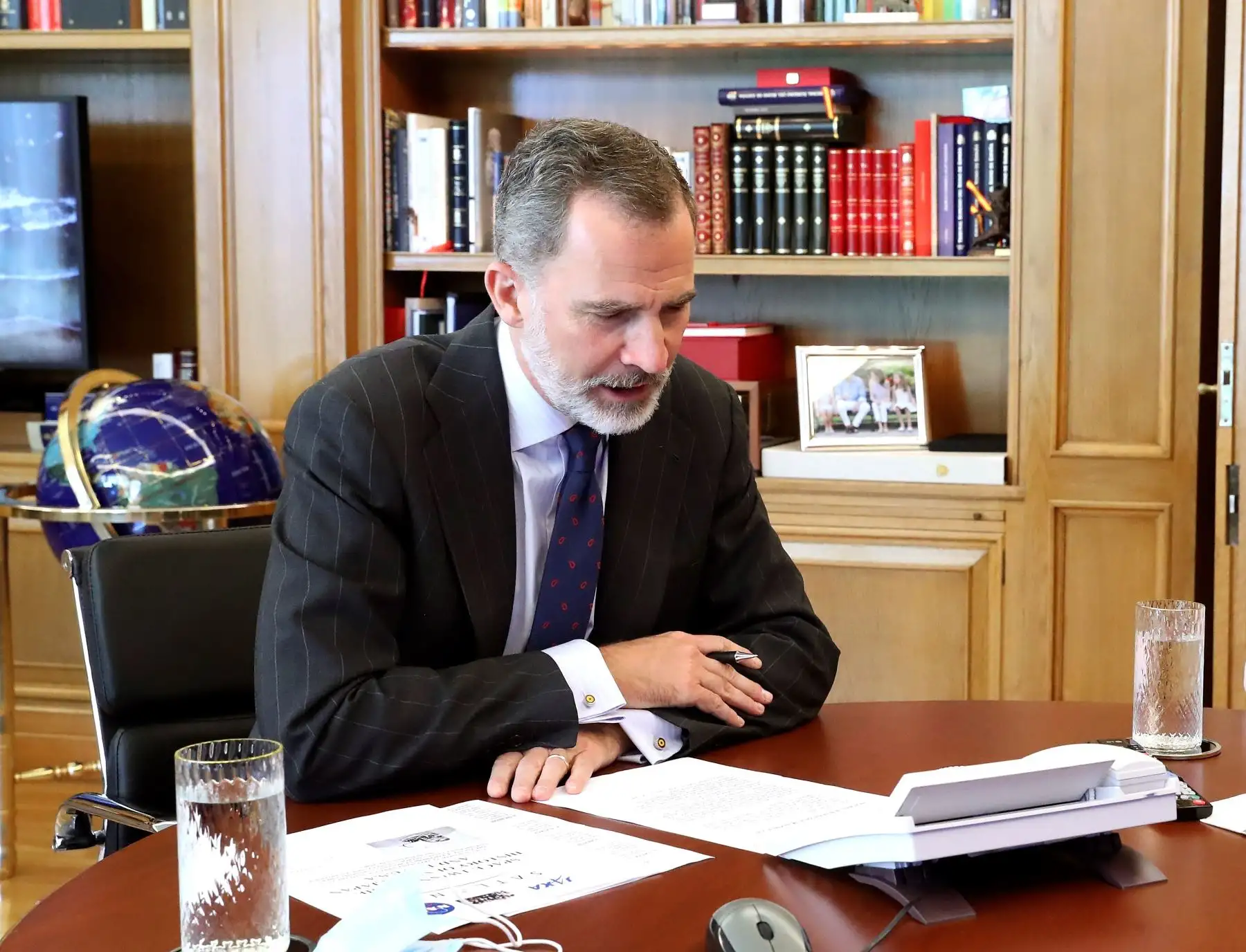 El rey Felipe VI mantiene este martes una conversación telefónica con los astronautas que han ensamblado y depositado en la Estación Espacial Internacional (ISS) la primera cámara de reducido tamaño iSIM 170 desarrollada por la empresa española Satlantis. Foto: EFE