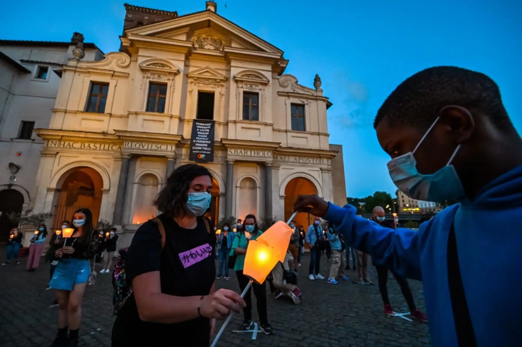 Miembros de "Youth for Peace", un movimiento vinculado a la Comunidad de Sant