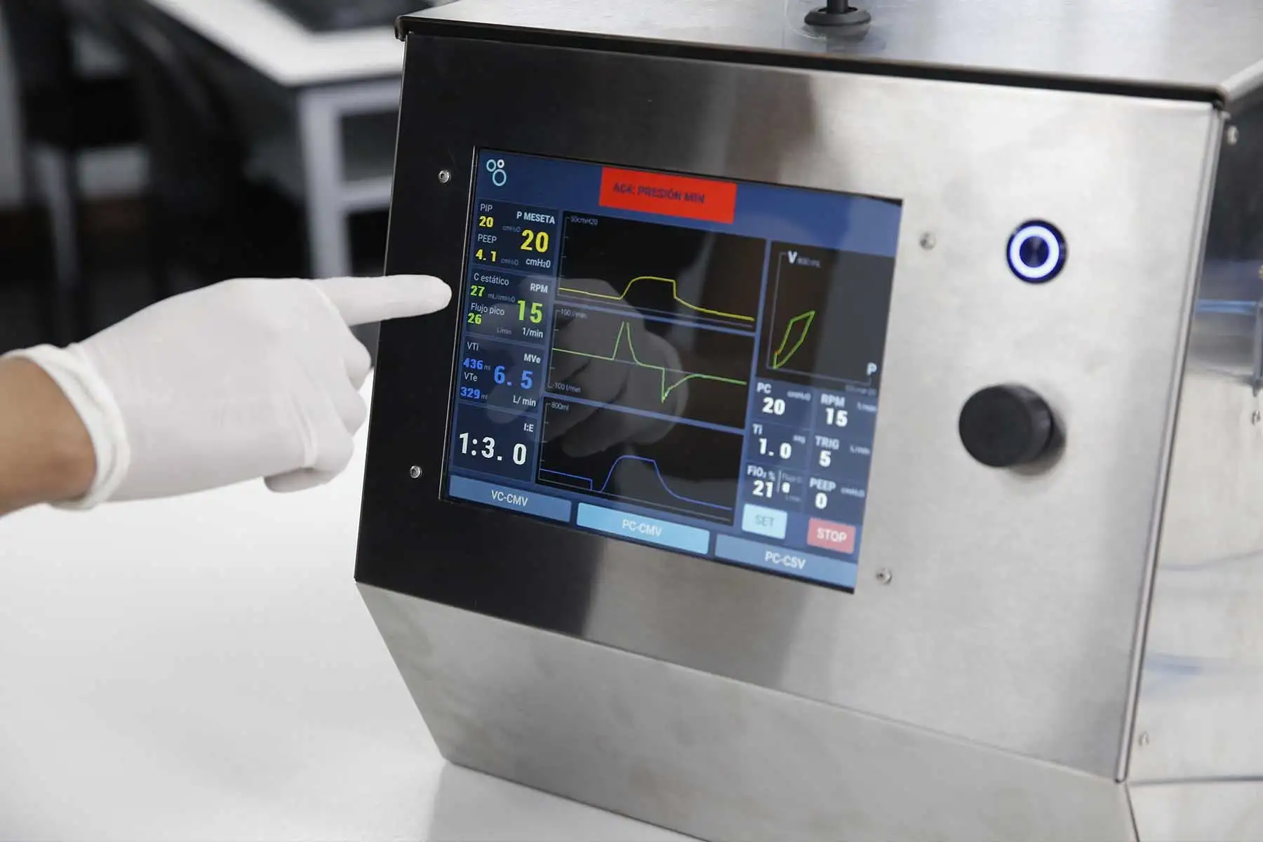 El ventilador mecánico a bajo costo cuenta con tres modos de funcionamiento diseñados para atender a pacientes infectados con covid-19.