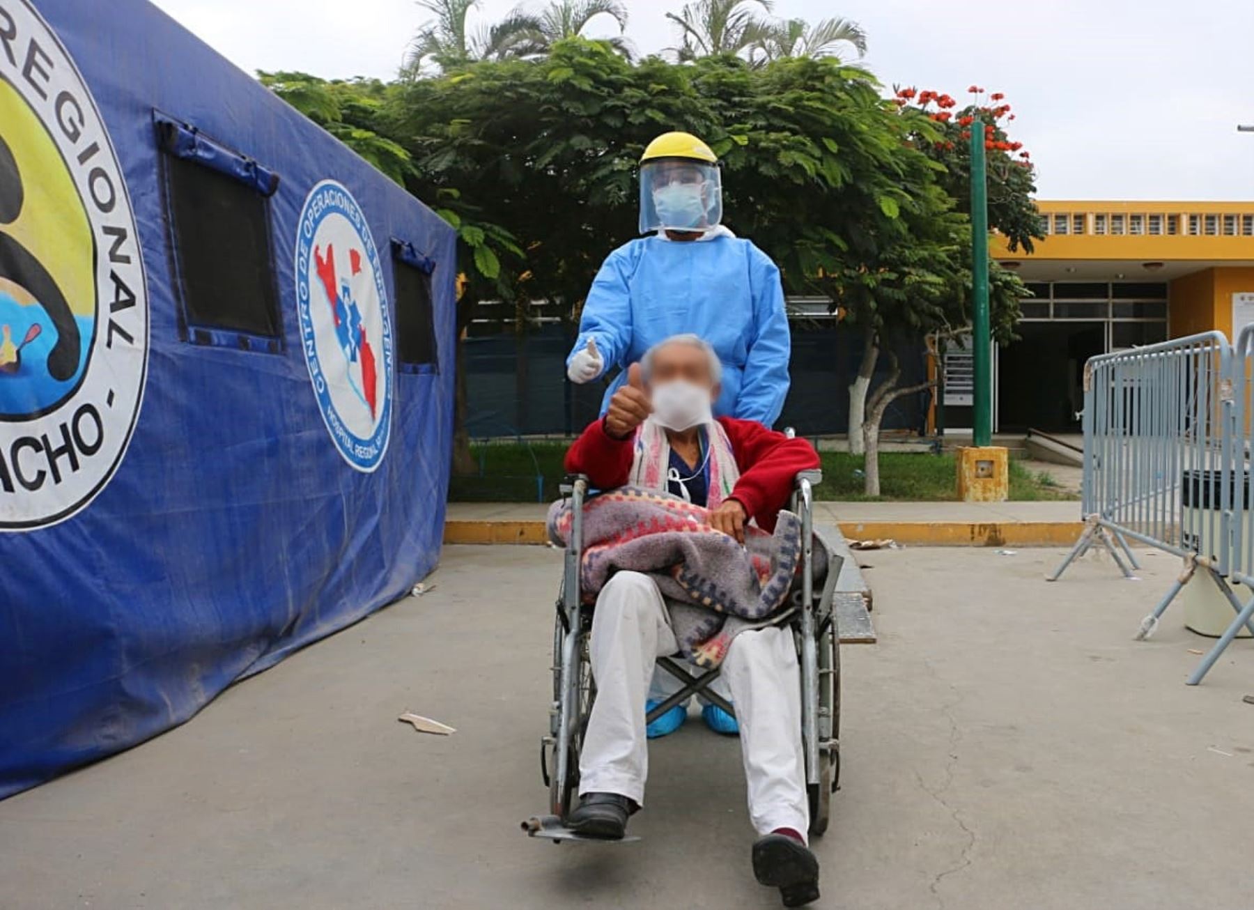 Un total de 10 pacientes diagnosticados con covid-19 que se encontraban internados en el Hospital Regional de Huacho, región Lima, superaron la enfermedad y fueron dados de alta.