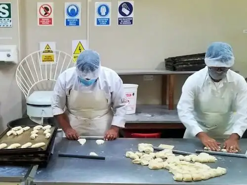 Universidad Nacional de San Agustín de Arequipa produce más de 21,000 panes para familias vulnerables ANDINA/Difusión