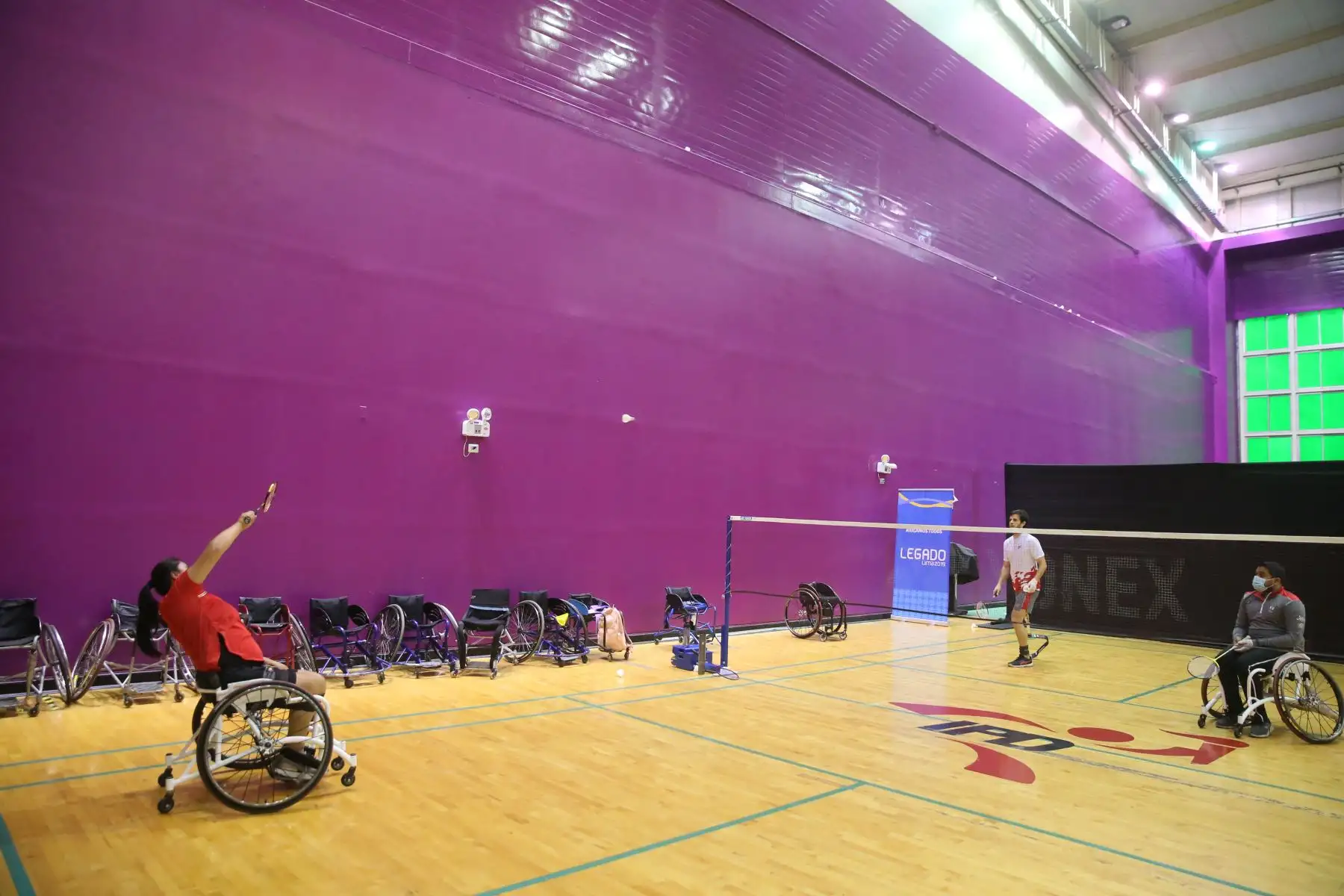 Cumpliendo las medidas de bioseguridad deportistas y Para deportistas de bádminton volvieron a los entrenamientos 86 días después de haberse dispuesto el aislamiento social por el gobierno central, como medida para contener el avance de la pandemia del covid-19. Foto: ANDINA/ Jhonel Rodríguez Robles