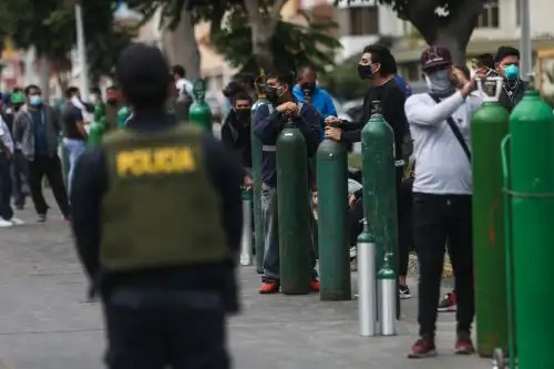 En cuatro meses de emergencia, el abastecimiento de oxígeno medicinal ha sido un eslabón crítico en la cadena de respuesta al covid-19. ANDINA/Jhonel Rodríguez Robles