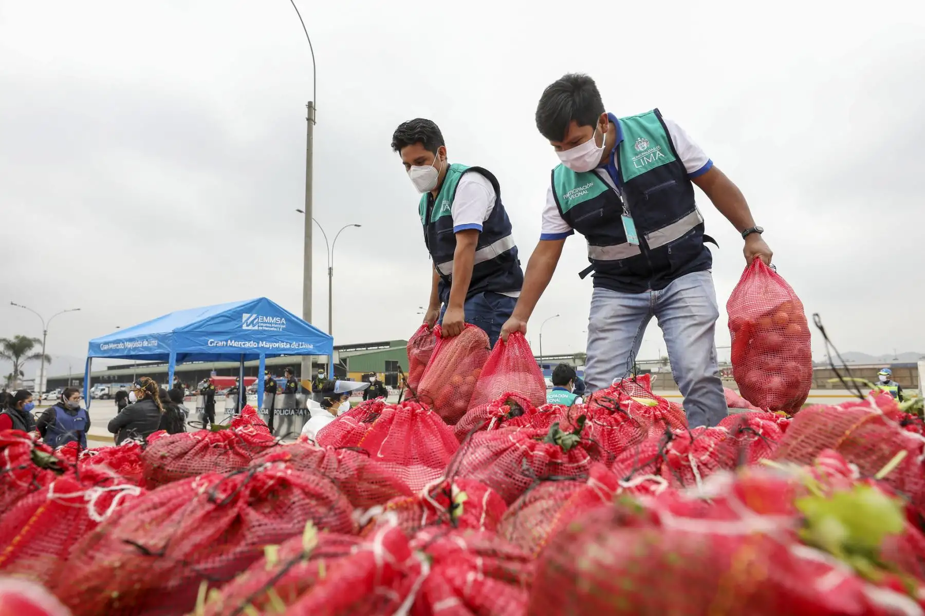 Alcalde Jorge Muñoz recibe donaciones de comerciantes del Mercado Mayorista de Lima

Foto:Municipalidad de Lima