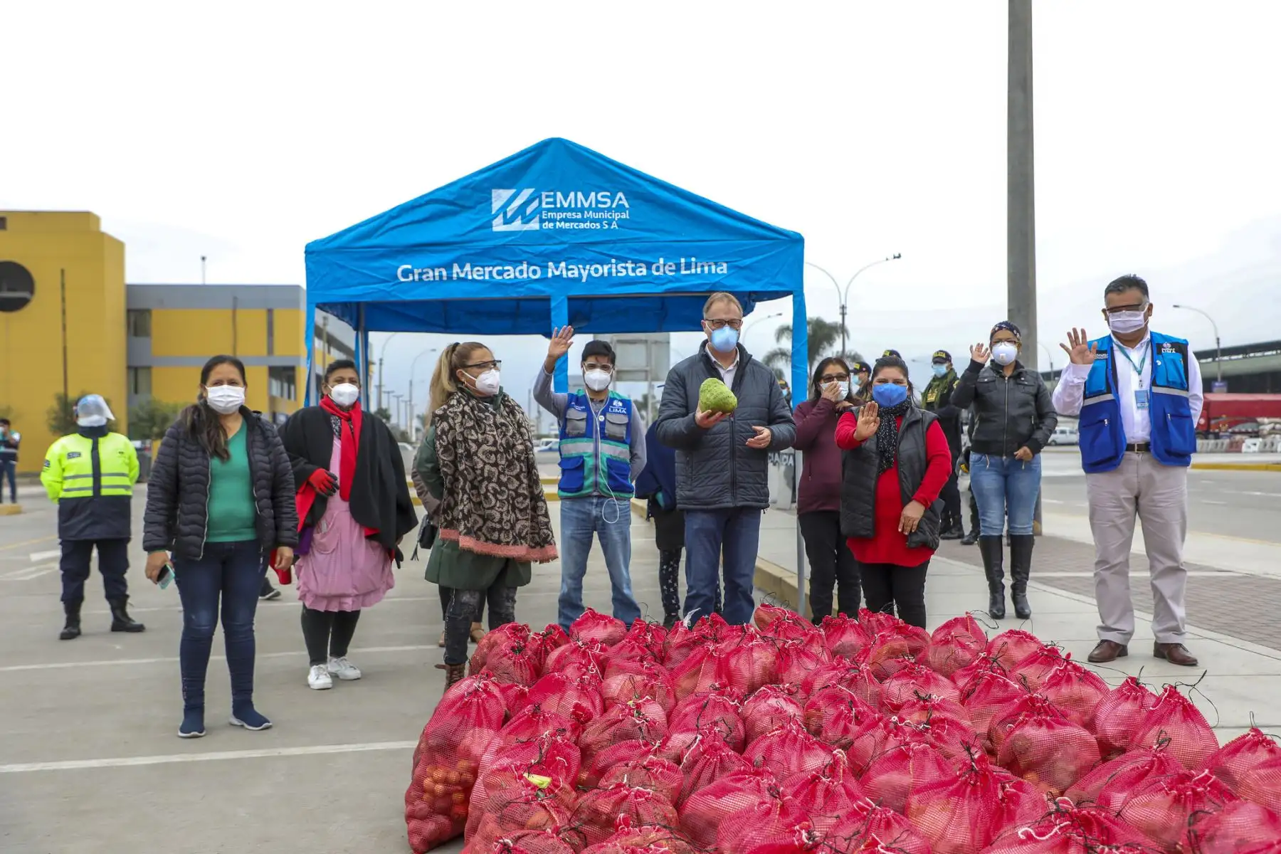 Alcalde Jorge Muñoz recibe donaciones de comerciantes del Mercado Mayorista de Lima

Foto:Municipalidad de Lima