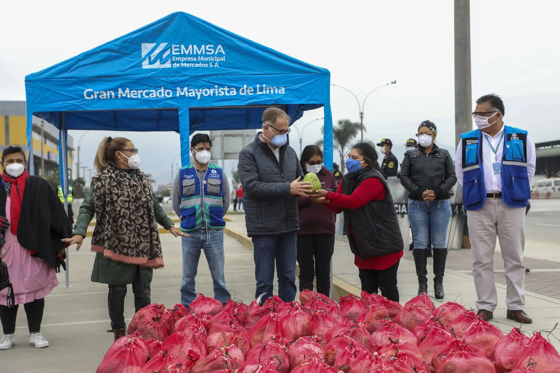 Alcalde Jorge Muñoz recibe donaciones de comerciantes del Mercado Mayorista de Lima

Foto:Municipalidad de Lima