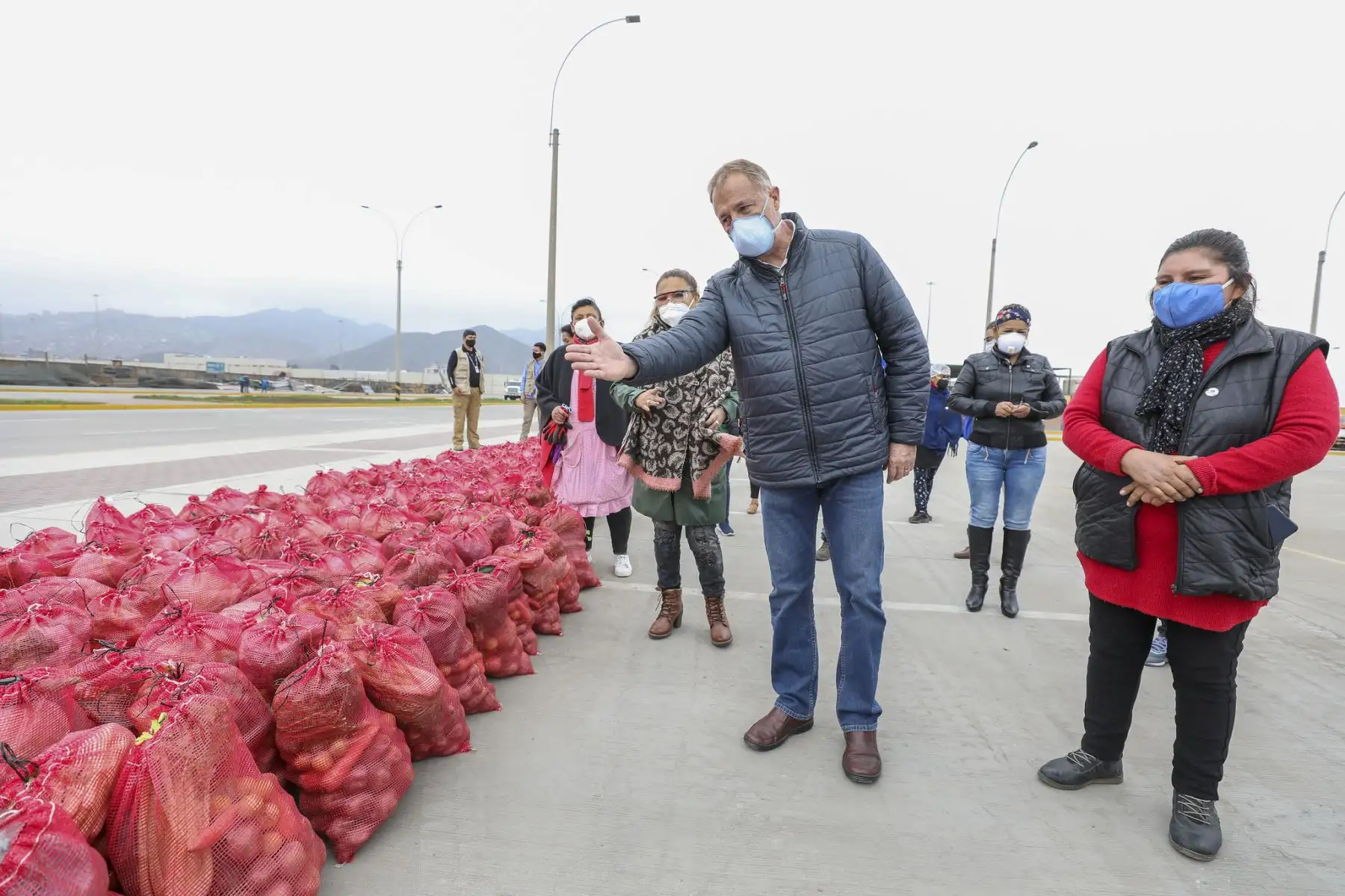 Alcalde Jorge Muñoz recibe donaciones de comerciantes del Mercado Mayorista de Lima

Foto:Municipalidad de Lima