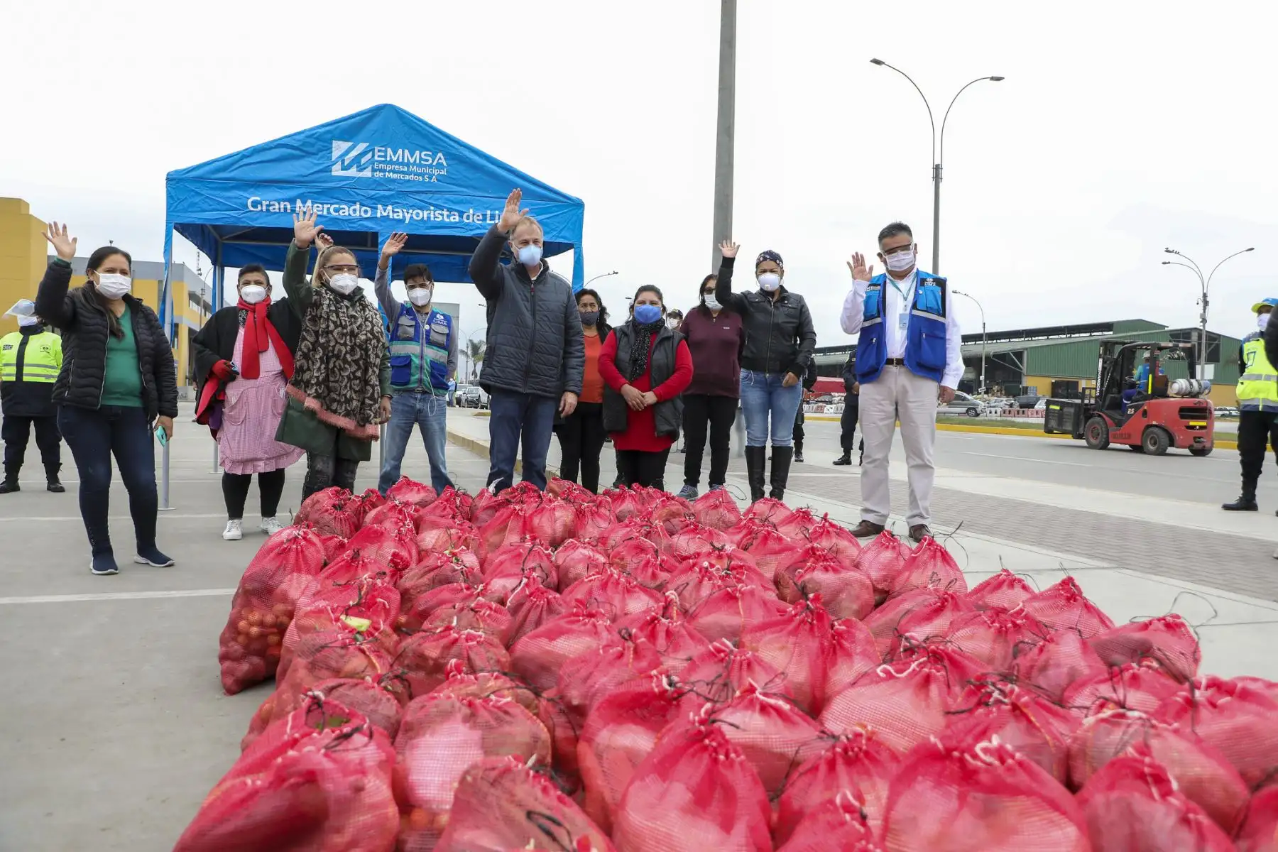 Alcalde Jorge Muñoz recibe donaciones de comerciantes del Mercado Mayorista de Lima

Foto:Municipalidad de Lima