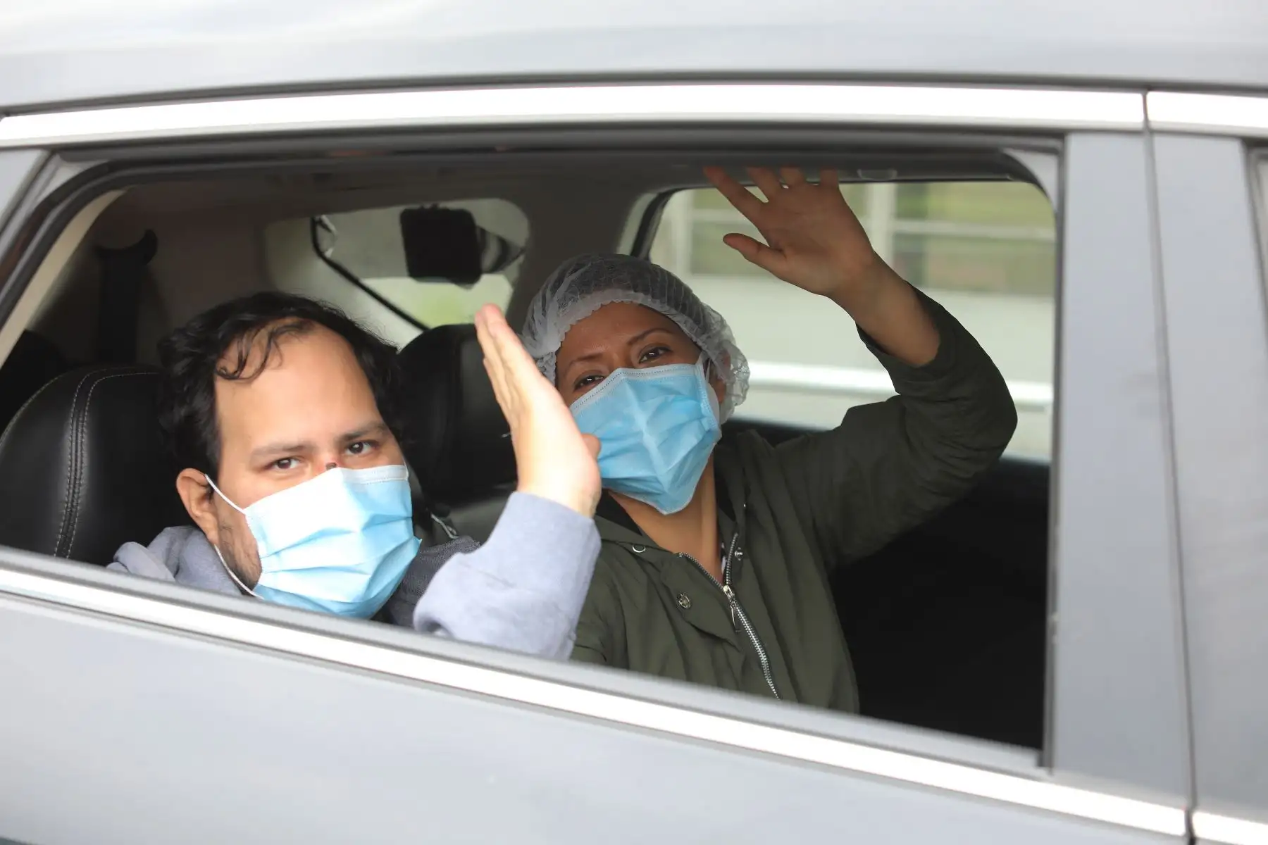 Miguel Rodríguez, médico de Chincheta de Iquitos quien  luchó en primera línea, superó valientemente al covid-19, y hoy regresa a casa con su familia.
Foto: Essalud
