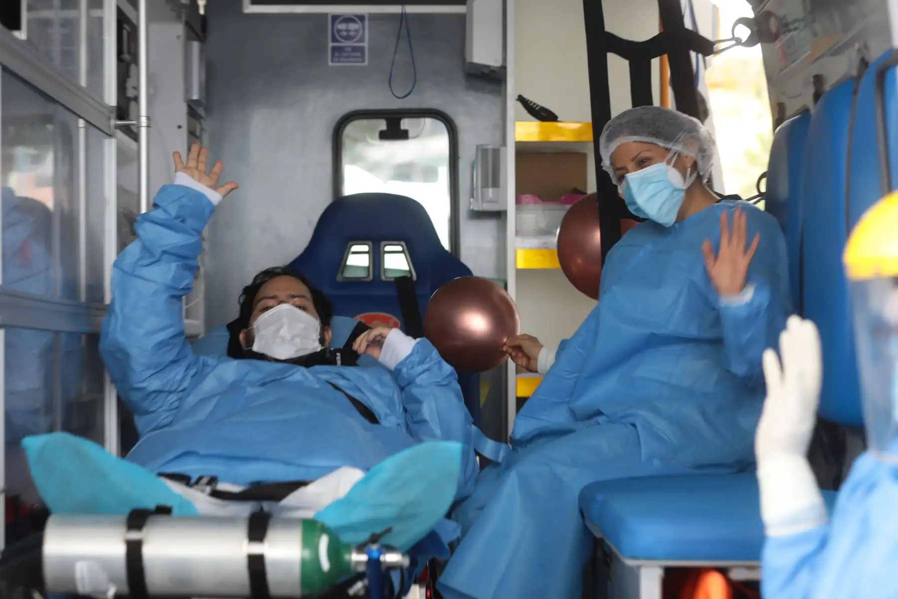 Miguel Rodríguez, médico de Chincheta de Iquitos quien  luchó en primera línea, superó valientemente al covid-19, y hoy regresa a casa con su familia.
Foto: Essalud