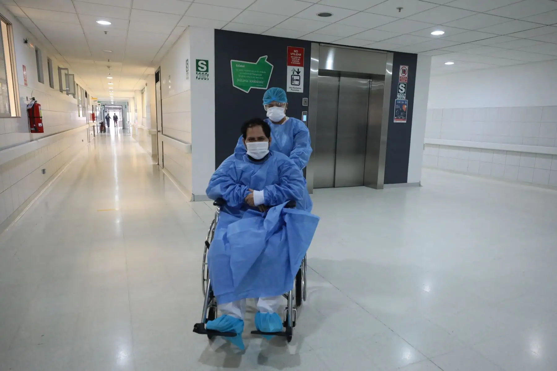 Miguel Rodríguez, médico de Chincheta de Iquitos quien  luchó en primera línea, superó valientemente al covid-19, y hoy regresa a casa con su familia.
Foto: Essalud