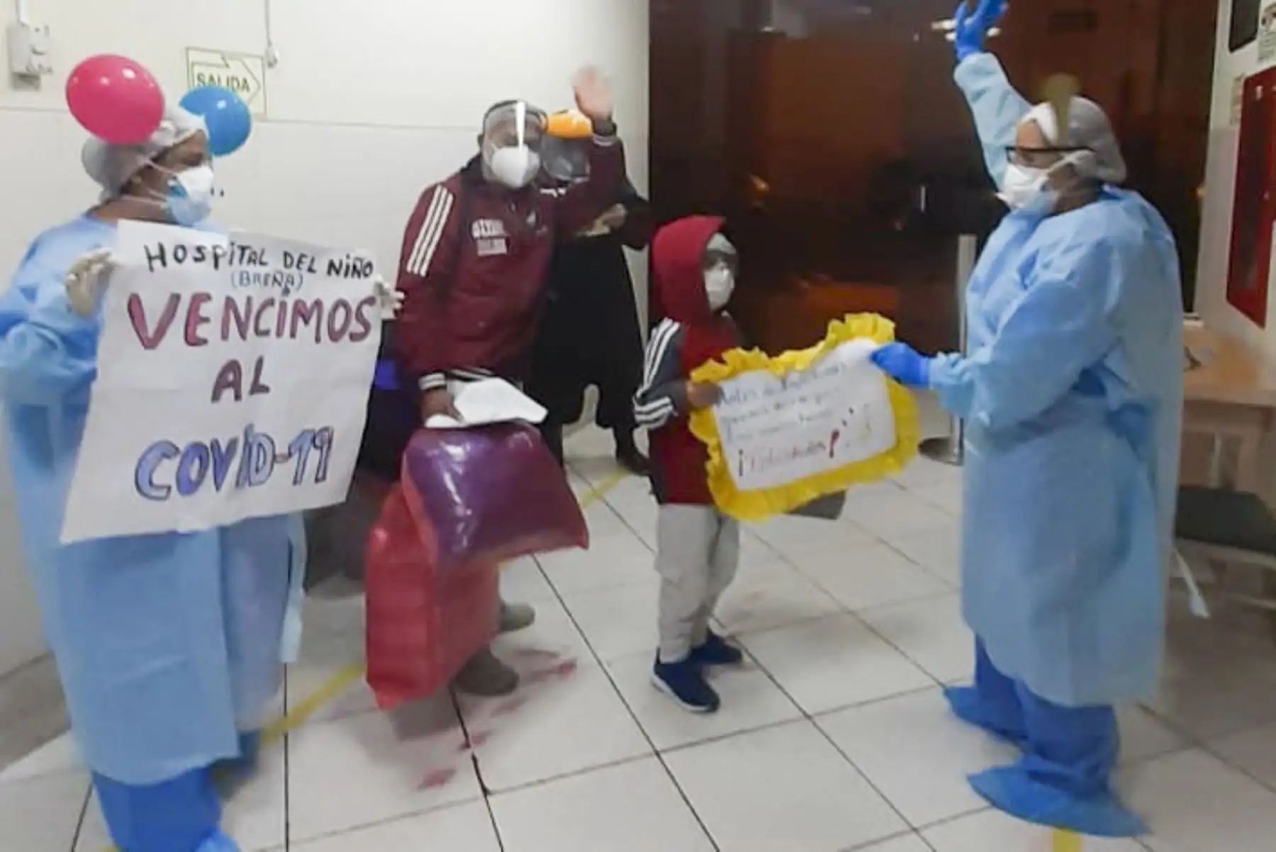 Dos pequeños, diagnosticados con covid-19 y el síndrome de Kawasaki, fueron dados de alta del Instituto Nacional de Salud del Niño de Breña. Foto: ANDINA/INSN-Breña