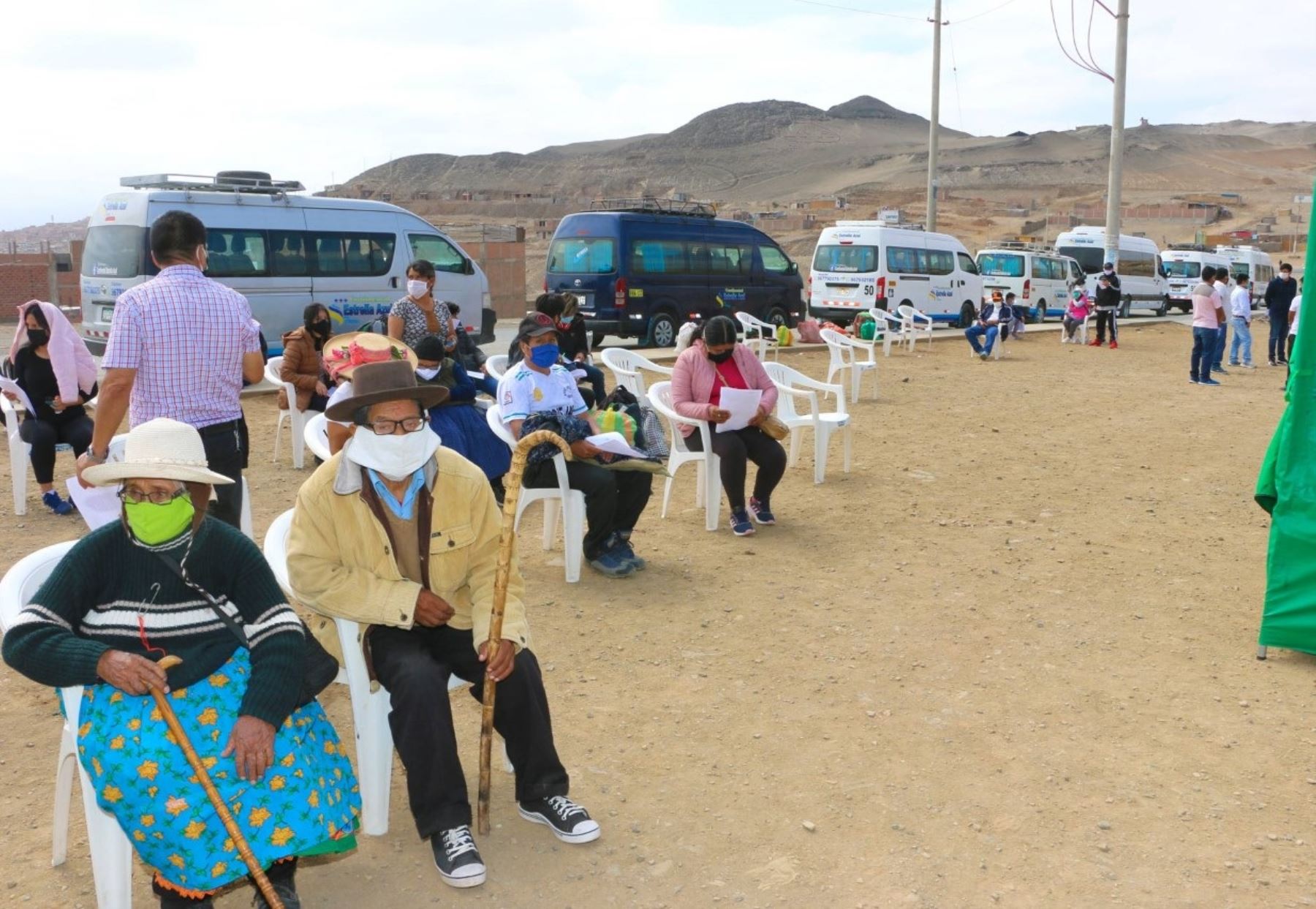 Gobierno Regional de Lima moviliza a 44 pobladores al distrito de Leoncio Prado que se encontraban varados en la ciudad de Huacho.