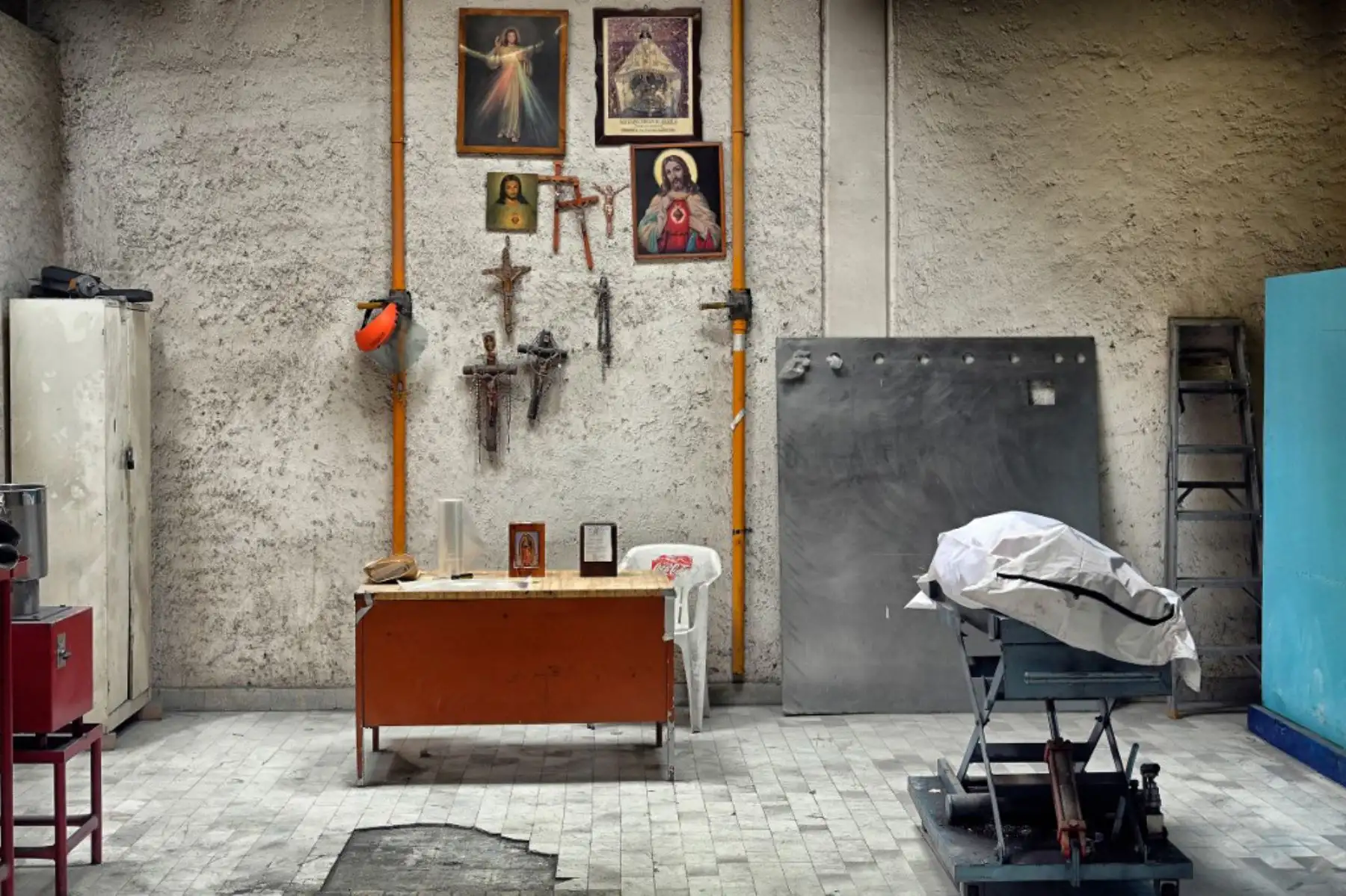 Vista de un cadáver en el crematorio Panteón San Isidro en Azcapotzalco, Ciudad de México,
Foto: AFP