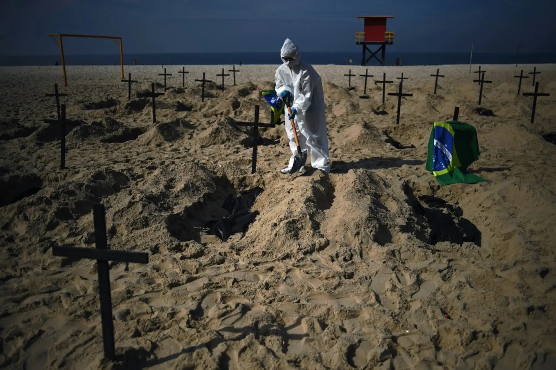 En las últimas 24 horas, de acuerdo a ese informe oficial, fueron confirmados en el país 1,282 fallecimientos por causa de la covid-19 y 34,918 nuevos contagios. Foto: AFP