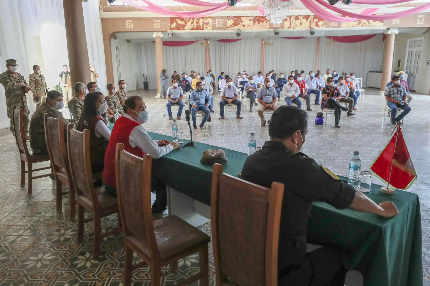 Ministro de Defensa Walter Martos participo en reunión de trabajo con el Comando de Operaciones Regional COVID-19 Lambayeque. y con autoridades locales, donde se evalúa la situación y los avances de las medidas adoptadas en la lucha contra el coronavirus.Foto:ANDINA/Mindef