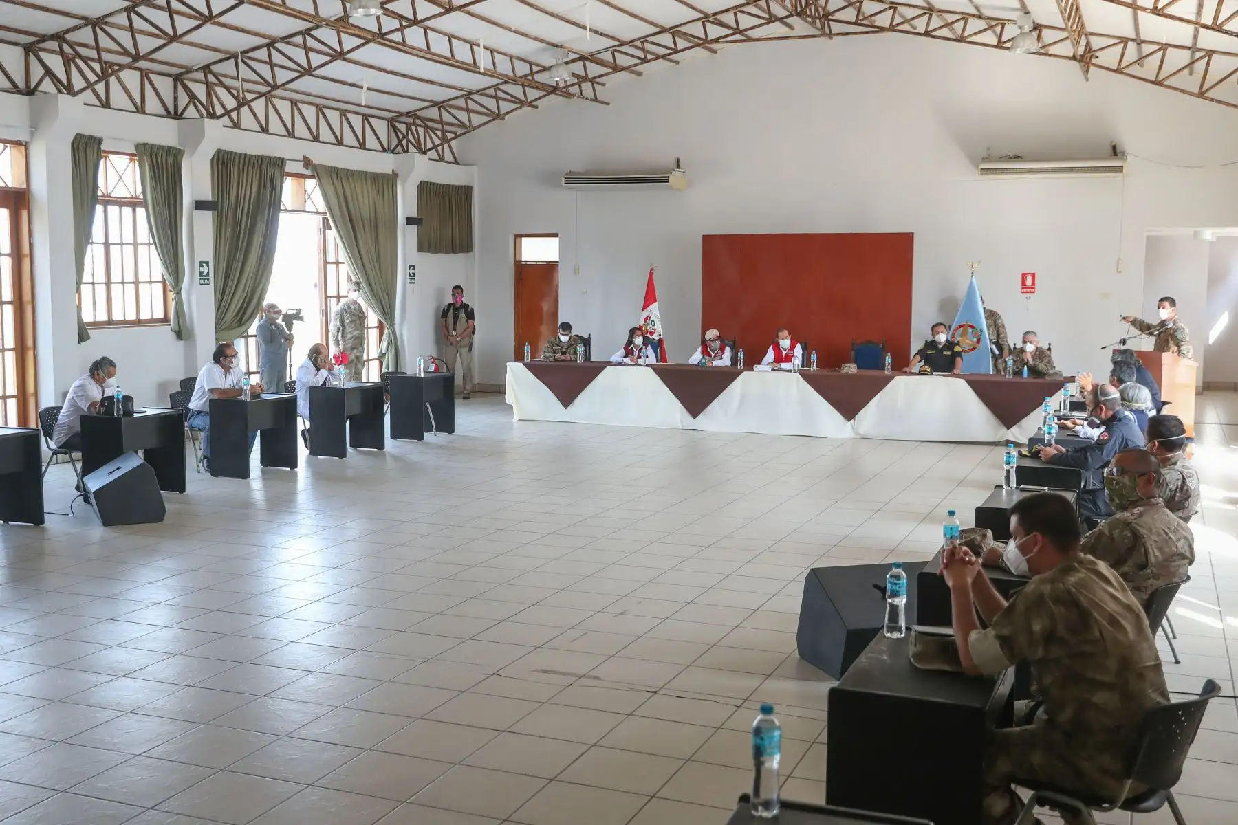 Ministro de Defensa Walter Martos participo en reunión de trabajo con el Comando de Operaciones Regional COVID-19 Lambayeque. y con autoridades locales, donde se evalúa la situación y los avances de las medidas adoptadas en la lucha contra el coronavirus. Foto: ANDINA/Mindef