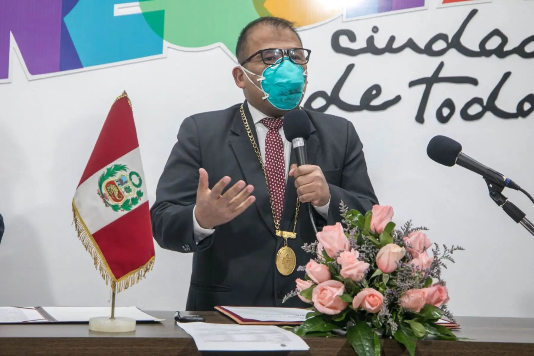 Alcalde provincial de Arequipa, Omar Candia, dio positivo al covid-19. Ahora cumple aislamiento domiciliario, se encuentra estable y recibe atención médica.  ANDINA/Difusión