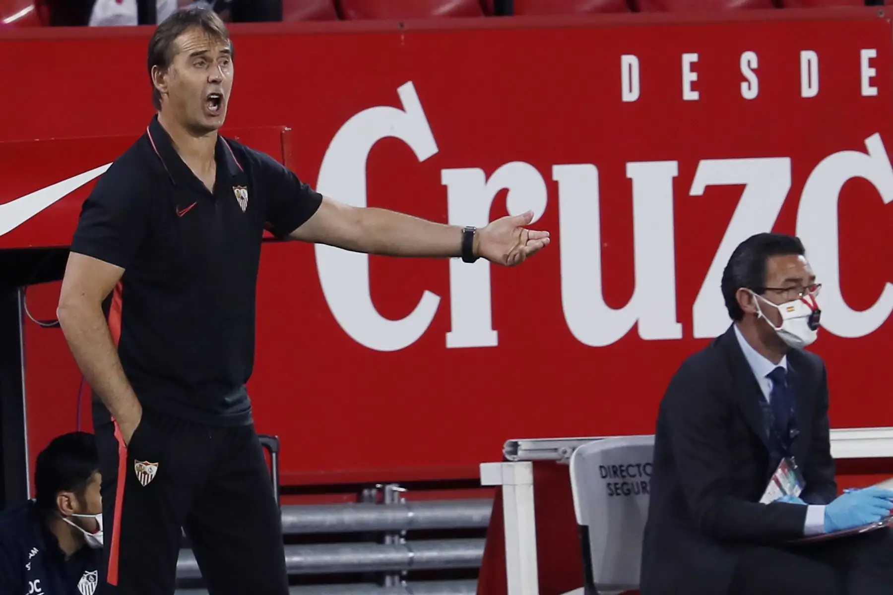 Julen Lopetegui entrenador del Sevilla FC, durante el partido de la jornada 28 de Liga que Sevilla FC y Real Betis juegan  en el estadio Ramón Sánchez-Pizjuán, en Sevilla.
Foto: EFE