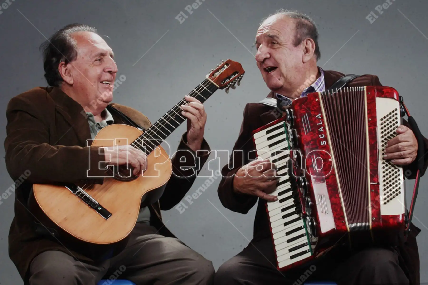 Lima - 31 octubre 1990 / Conjunto Los Campesinos: Wilfredo Quintana y Jorge Núñez del Prado en una producción especial para El Peruano en Editora Perú.  Foto: Diario Oficial El Peruano / Juan Carlos Guzmán