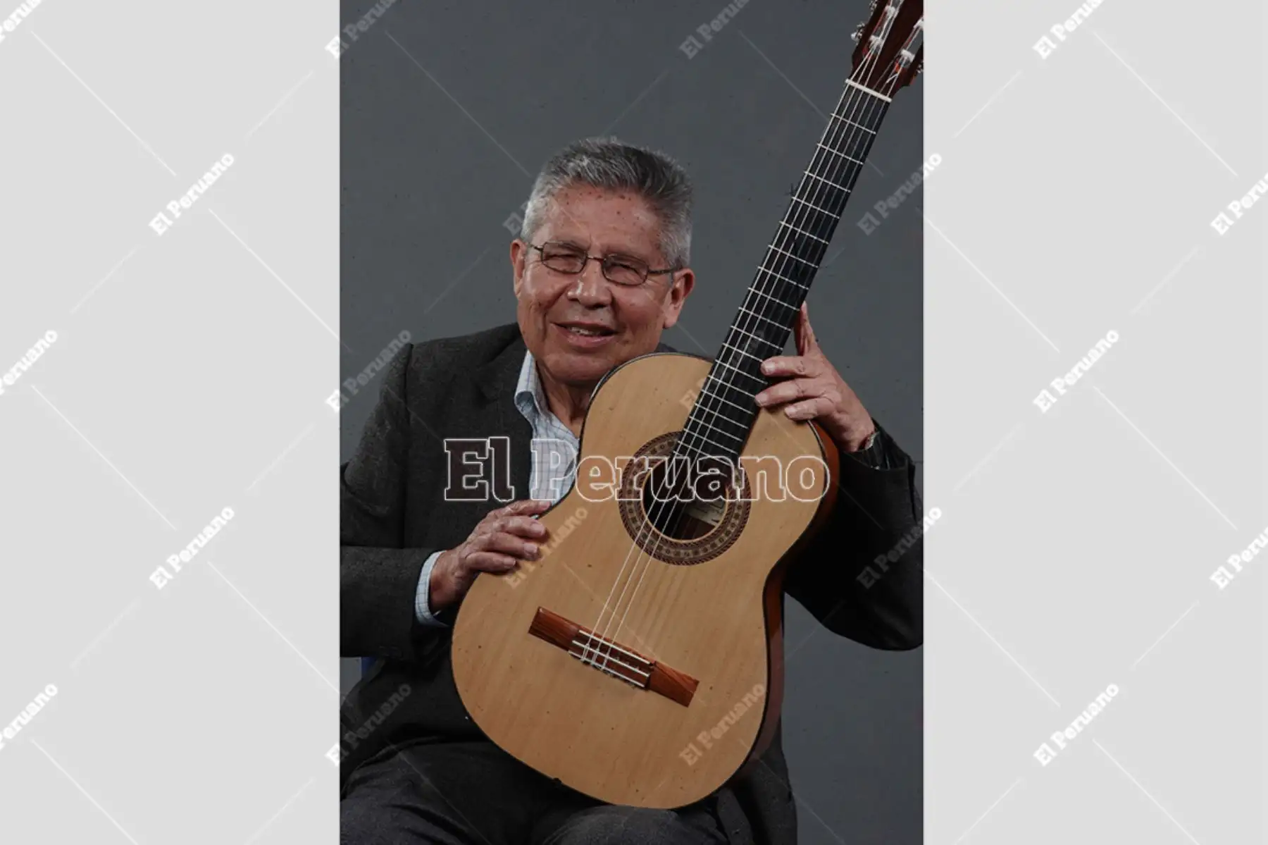 Lima - 31 octubre 2011 / Entrevista al cantante apurimeño Manuel Silva "Pichinkucha" en los estudios de Editora Perú. 
Foto: Diario Oficial El Peruano / Juan Carlos Guzmán
