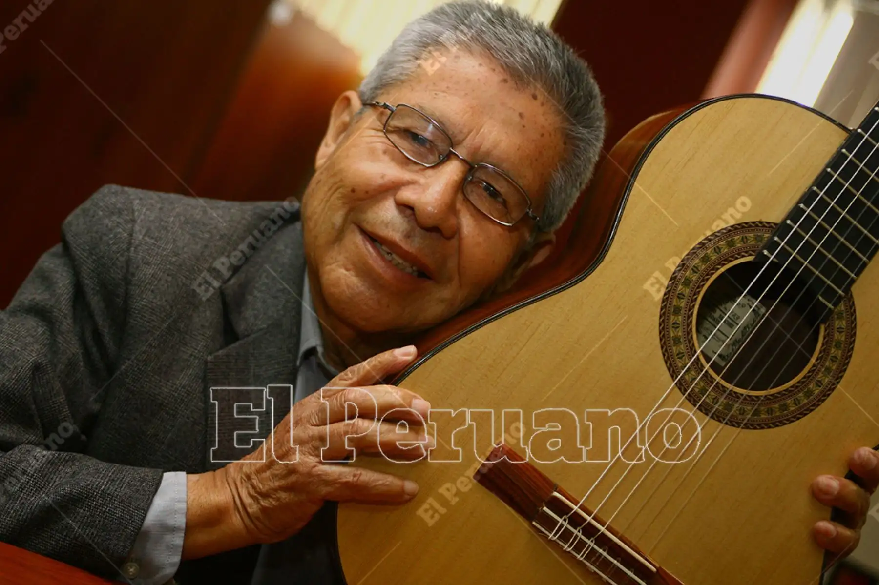 Lima - 28 setiembre 2009 / Entrevista a Manuel Silva "Pichinkucha", cantante y guitarrista apurimeño. Foto: Diario Oficial El Peruano / César García Lanfranco