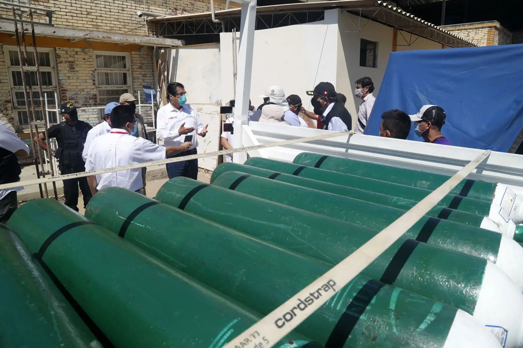 El ministro de Vivienda, Rodolfo Yañez viaja  a la región de Piura junto a personal médico que reforzará la atención a pacientes con el covidー19, llevando medicinas y balones de oxigeno.
Foto: Ministerio de Vivienda El ministro de Vivienda, Rodolfo Yañez viaja  a la región de Piura junto a personal médico que reforzará la atención a pacientes con el covidー19, llevando medicinas y balones de oxigeno.
Foto: Ministerio de Vivienda