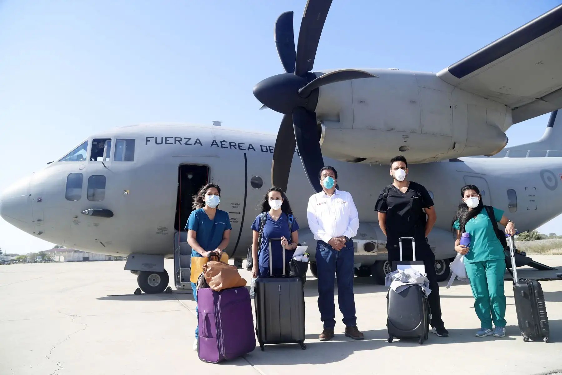 El ministro de Vivienda, Rodolfo Yañez viaja  a la región de Piura junto a personal médico que reforzará la atención a pacientes con el covidー19, llevando medicinas y balones de oxigeno.
Foto: Ministerio de Vivienda El ministro de Vivienda, Rodolfo Yañez viaja  a la región de Piura junto a personal médico que reforzará la atención a pacientes con el covidー19, llevando medicinas y balones de oxigeno.
Foto: Ministerio de Vivienda