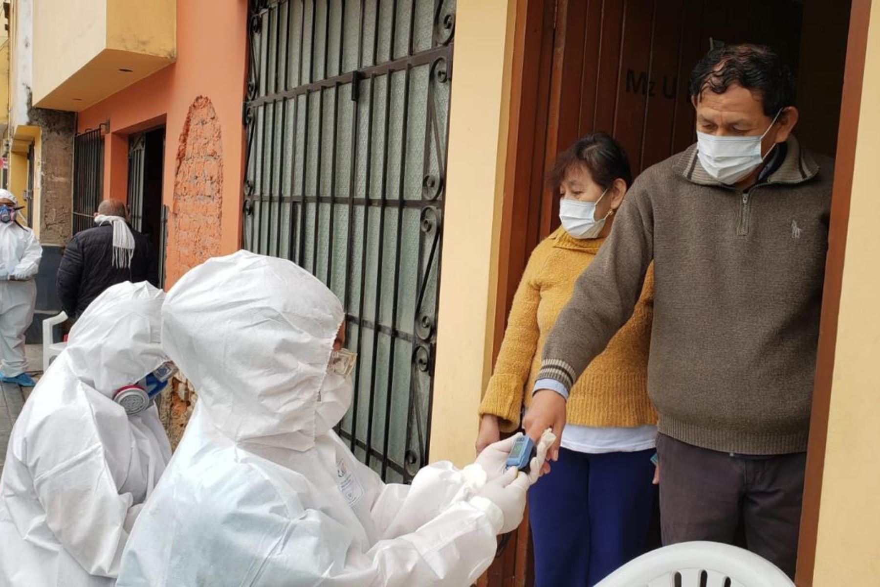 “Basta que un familiar en casa esté infectado para que la posibilidad de contagio se dispare", advierte el infectólogo. Foto: MINSA