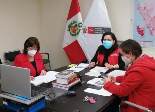 El Ministerio de la Mujer y Poblaciones Vulnerables refuerza sus acciones contra la violencia de género con alcaldes de Ucayali para proteger a mujeres, niños y adolescentes. ANDINA/Difusión